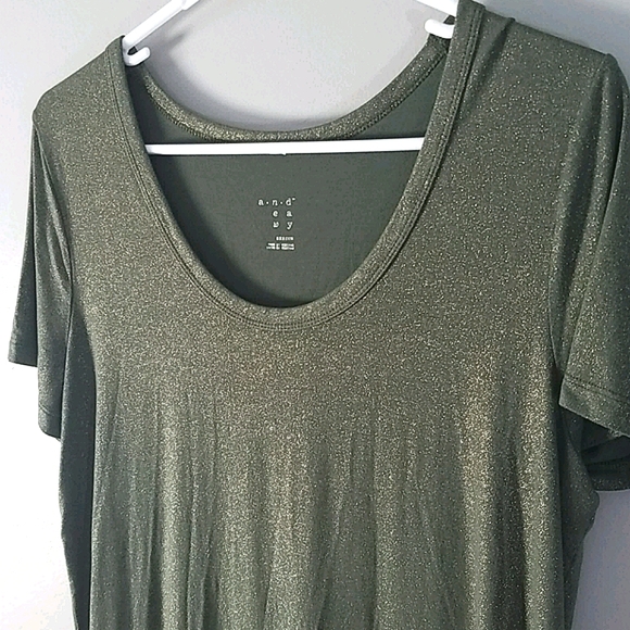 Shimmer tee in olive, a new day, size M - Picture 2 of 5